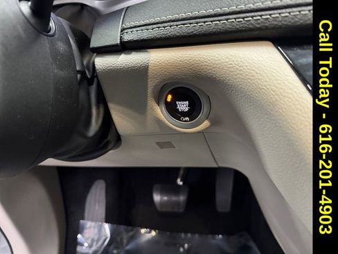 Used 2024 Chrysler Pacifica Touring-L image 20