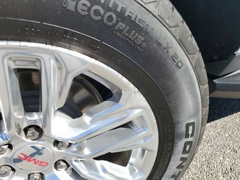 Used 2024 GMC Yukon XL SLT image 6