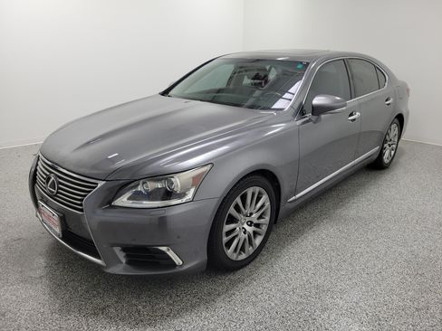 Used 2013 Lexus LS 460 w/ Comfort Pkg RWD image 3