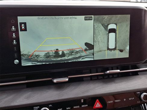 Certified 2023 Kia Carnival SX image 18