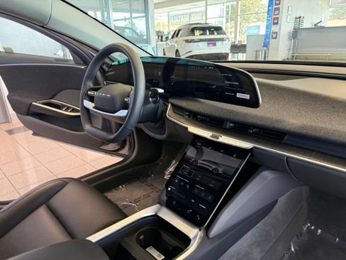 Used 2025 Lucid Air Pure RWD image 26