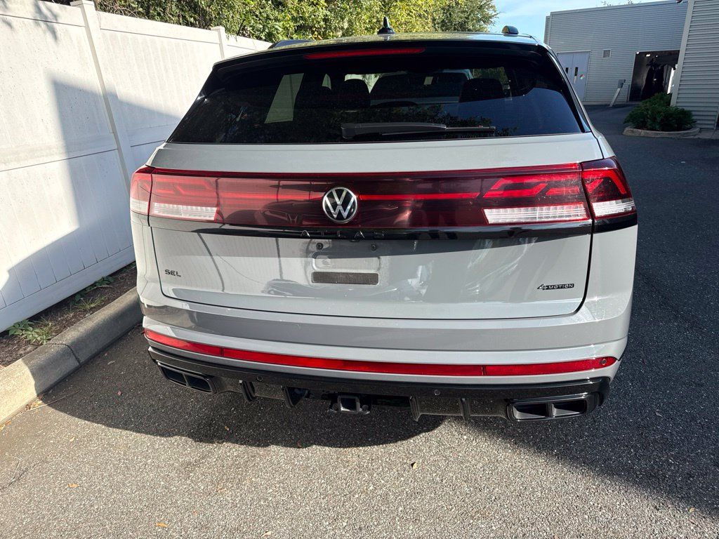 Used 2025 Volkswagen Atlas Cross Sport SEL R-Line AWD/4WD image 5