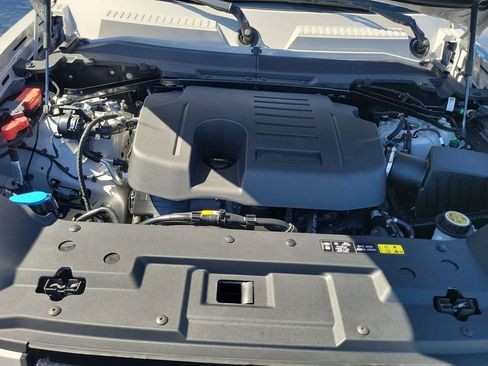 New 2026 Land Rover Defender 130 X-Dynamic SE AWD/4WD image 29
