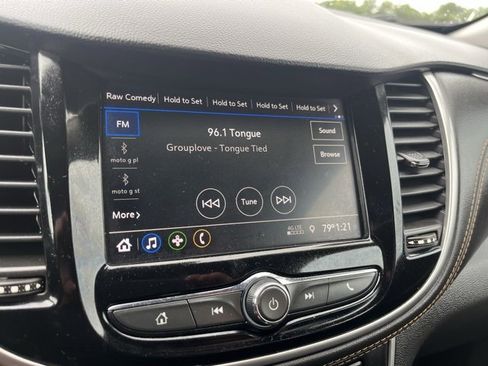 Used 2022 Chevrolet Trax LT w/ LT Convenience Package image 17