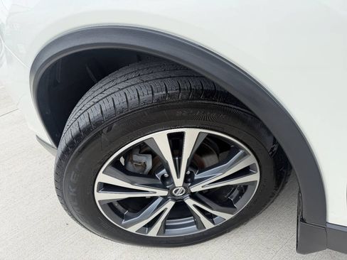 Used 2019 Nissan Rogue SV w/ Premium Package FWD image 8