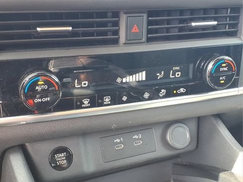 Used 2025 Nissan Rogue SV FWD image 9