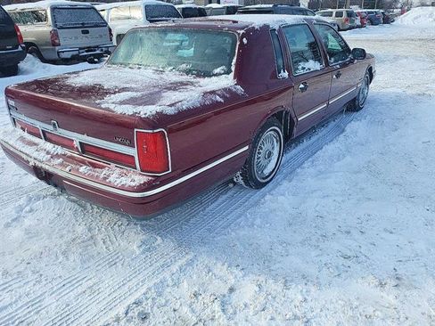 Used 1997 Lincoln Town Car Signature image 2