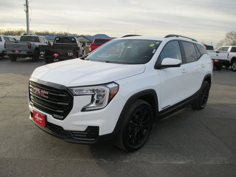 Certified 2022 GMC Terrain SLE w/ Elevation Edition image 10