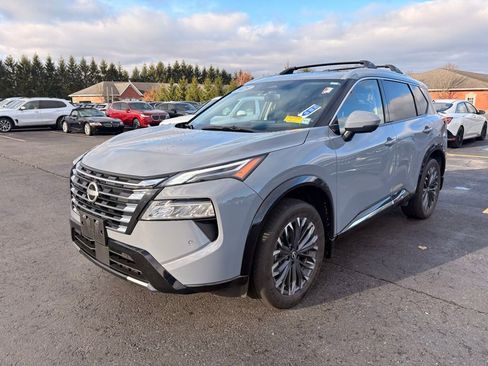 Used 2025 Nissan Rogue Platinum w/ Platinum Premium Package image 7