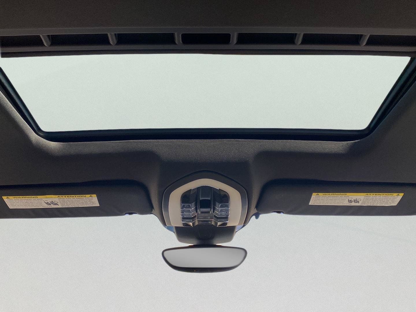 Used 2014 Porsche Cayenne Platinum Edition AWD/4WD image 26