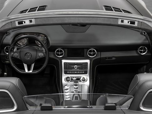 Used 2012 Mercedes-Benz SLS AMG Roadster image 9
