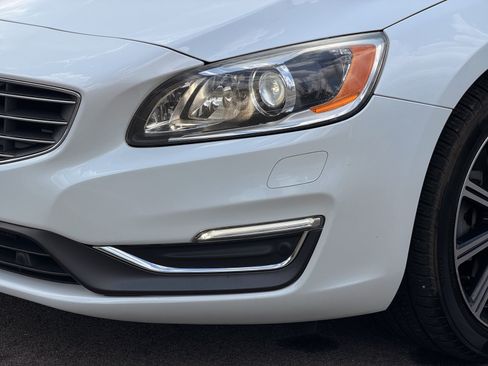 Used 2017 Volvo S60 T5 Inscription Platinum FWD image 8
