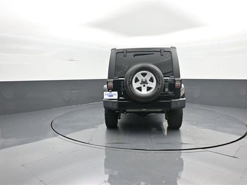 Used 2017 Jeep Wrangler Unlimited Sahara image 6