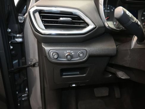 Used 2021 Chevrolet TrailBlazer LT w/ Convenience Package FWD image 12