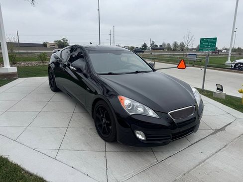 Used 2010 Hyundai Genesis 3.8 RWD image 2