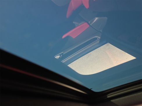 Certified 2025 Porsche Macan image 39