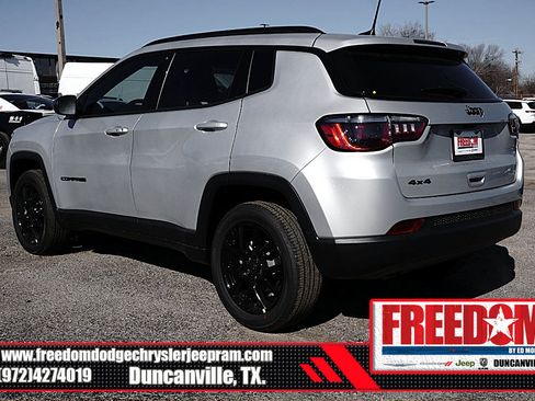 New 2026 Jeep Compass Latitude image 3