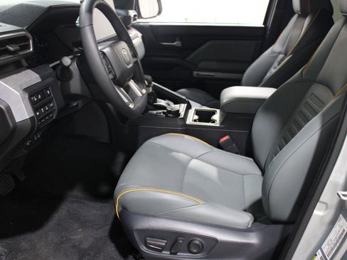 Used 2025 Toyota Tacoma 4x4 Double Cab Hybrid image 3