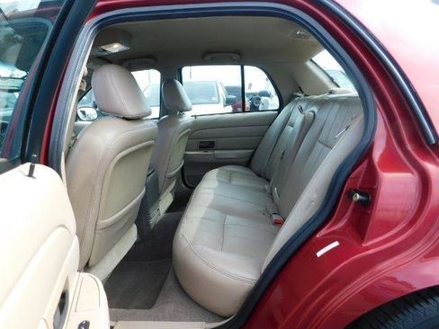 Used 2003 Ford Crown Victoria LX image 12