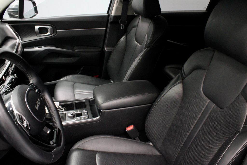 Used 2024 Kia Sorento S FWD image 25