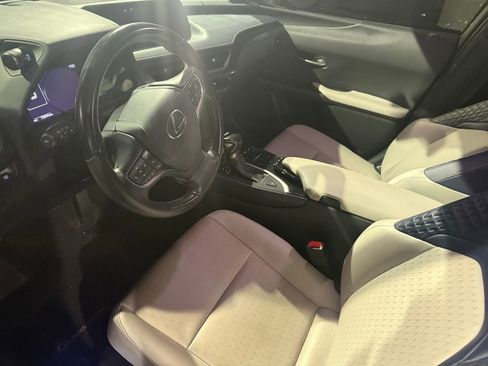 Used 2019 Lexus UX 200 image 7