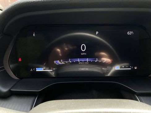 Used 2023 Jeep Grand Cherokee Laredo AWD/4WD image 28