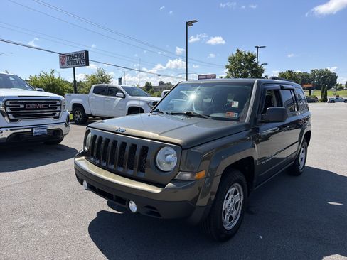 Used 2016 Jeep Patriot Sport w/ Power Value Group AWD/4WD image 1