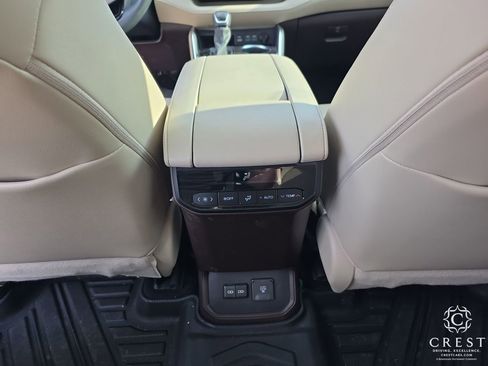 Used 2022 Toyota Highlander Limited image 24