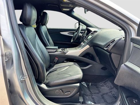 Used 2020 Lincoln Nautilus FWD image 27