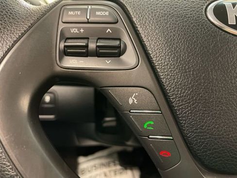 Used 2018 Kia Forte LX image 15