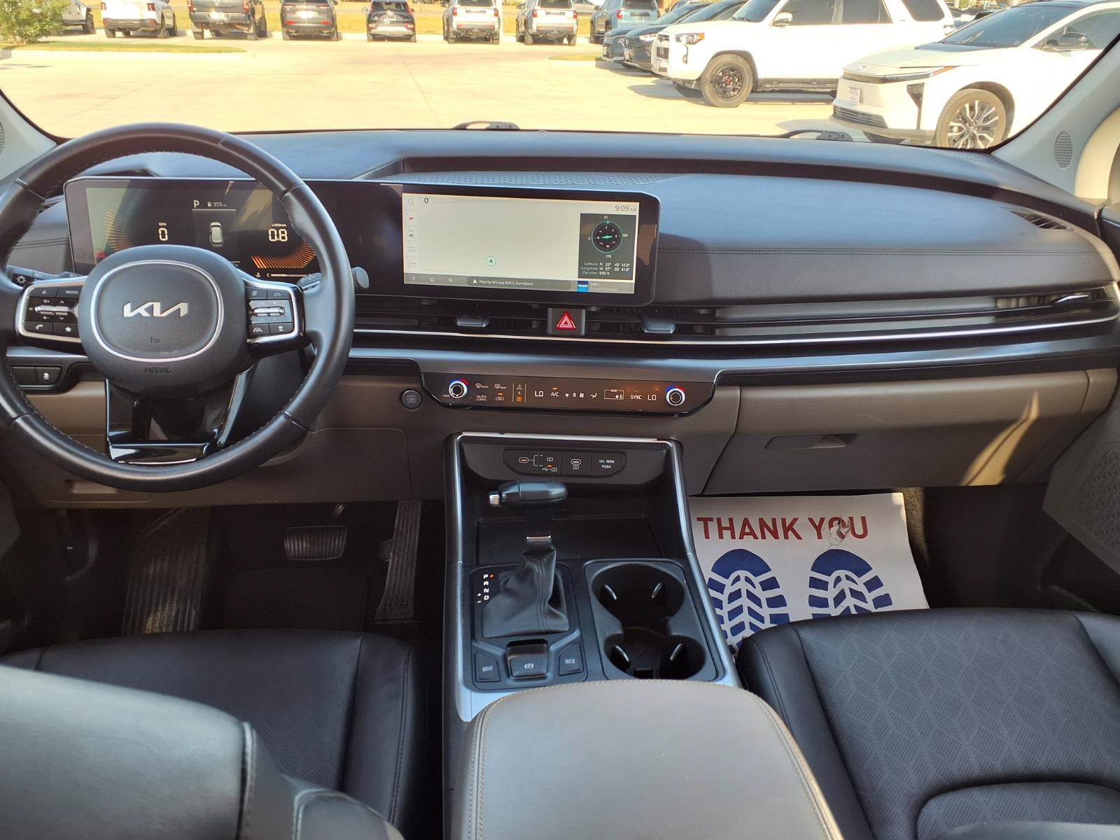 Used 2025 Kia Carnival FWD image 11