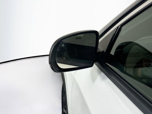 Used 2025 Jeep Compass Limited image 16