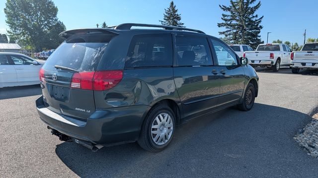 Used 2005 Toyota Sienna LE w/ LE Pkg 1 FWD image 3