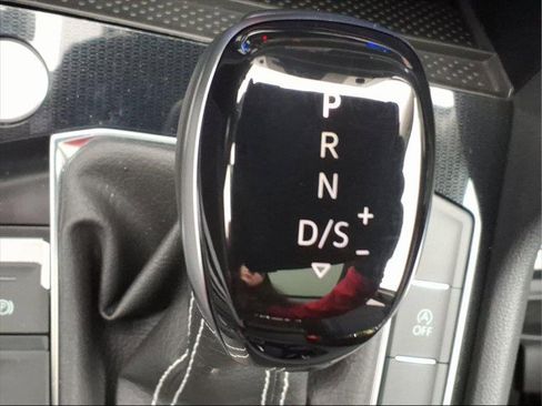 New 2026 Volkswagen Taos SEL image 18