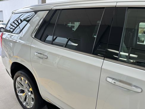 Used 2022 GMC Yukon SLT w/ SLT Premium Package image 13