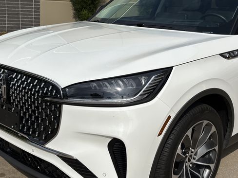 Used 2025 Lincoln Aviator Reserve AWD/4WD image 6