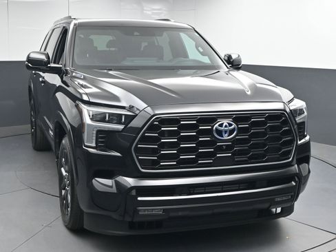 Used 2023 Toyota Sequoia Platinum image 2