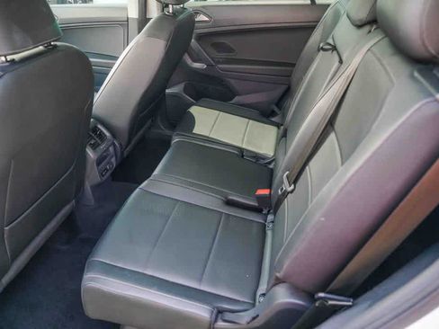 Used 2019 Volkswagen Tiguan SE w/ Panoramic Sunroof Package FWD image 17