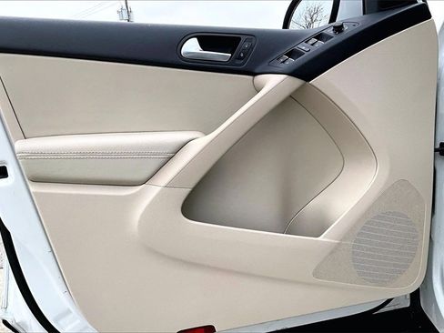 Used 2016 Volkswagen Tiguan SE image 16