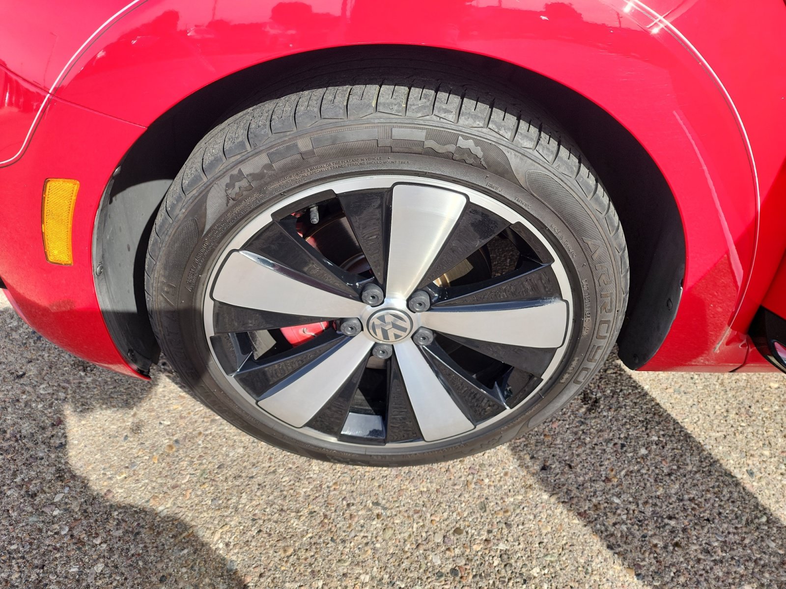 Used 2014 Volkswagen Beetle R-Line FWD image 26