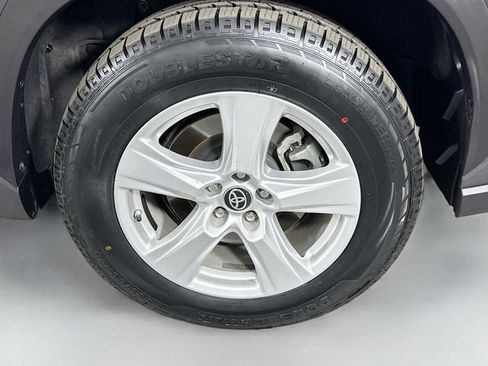 Used 2023 Toyota Highlander LE image 30