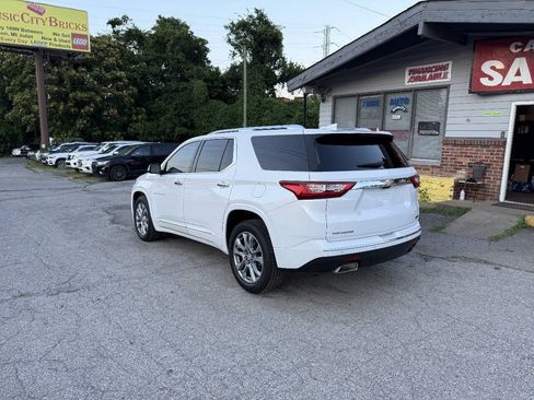 Used 2018 Chevrolet Traverse Premier w/ Driver Confidence II Package FWD image 3
