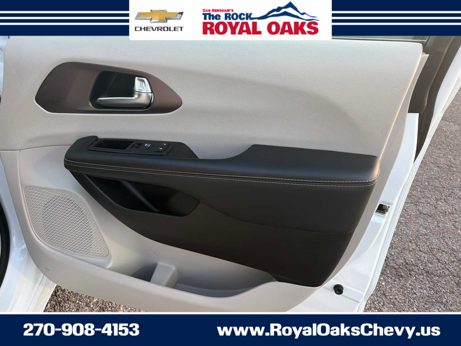 Used 2023 Chrysler Voyager LX FWD image 32