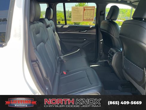 Used 2025 Jeep Grand Cherokee Limited w/ Luxury Tech Group II image 22