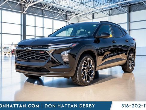 Used 2025 Chevrolet Trax RS FWD image 1