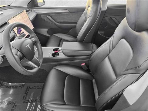 Used 2025 Tesla Model Y Long Range image 11