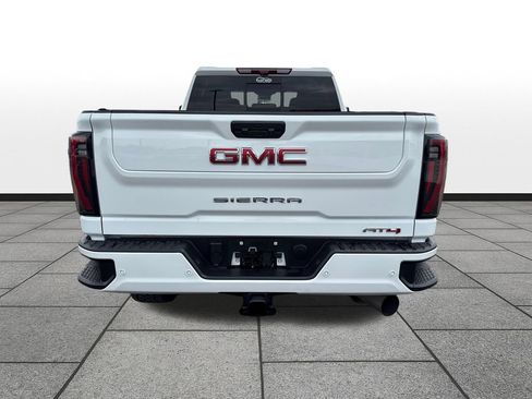 Used 2025 GMC Sierra 2500 AT4 w/ Technology Package AWD/4WD image 4
