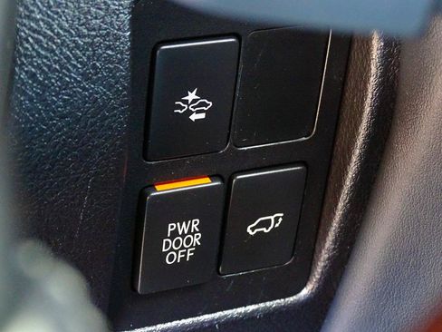Used 2016 Lexus LX 570 4WD w/ Luxury Package image 35