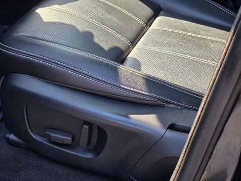 Used 2018 Land Rover Range Rover Velar R-Dynamic SE image 22