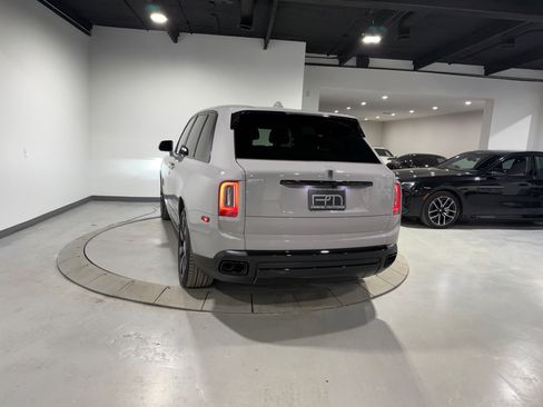 Used 2023 Rolls-Royce Cullinan w/ Cullinan Package image 27